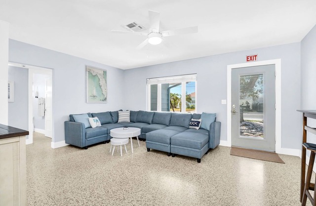 Pool-Hot tub-Golf Cart-Close to Beach-Pet friendly