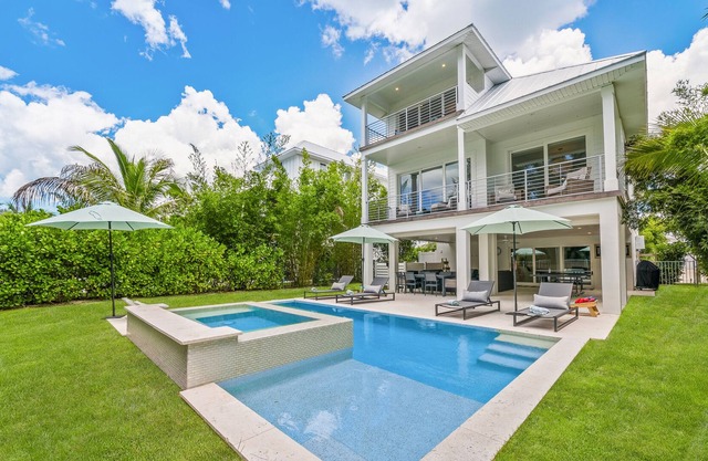 Pool & Spa, The Captain's Quarters