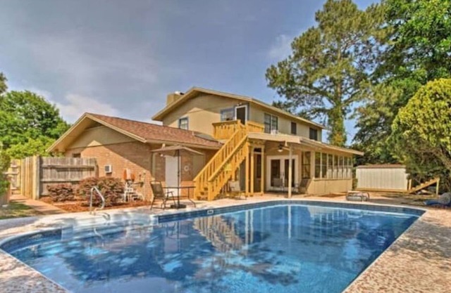 Pool-Spacious Retreat, Comfortable Main House