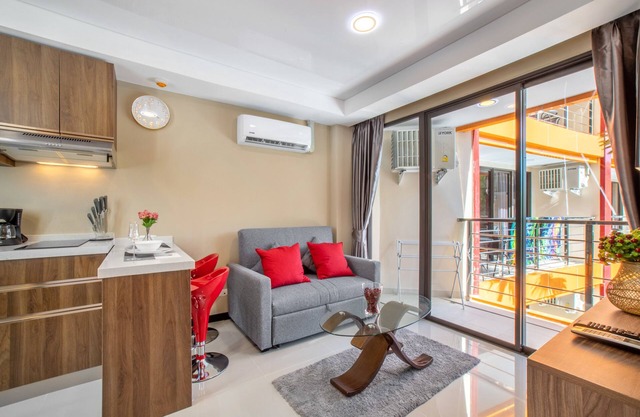 Pool-View Apt Steps to Nai Harn Beach S203