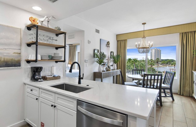 Pool View ~ Wraparound Balcony ~ Tram Included