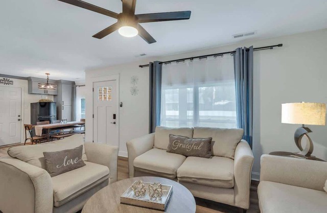 Pooler Charm: Cozy Retreat Minutes from Savannah
