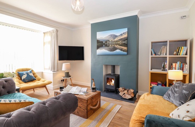 POOLEY HOWE, pet friendly, with open fire in Keswick