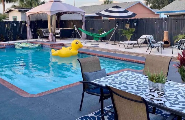 PoolHouse@CabanaClub907, Sleeps 9/fur babies welcomed