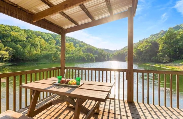 Chalet Townhouses #1 & #2 by Branson Hideaway, close to SDC, Lake, Shows