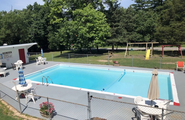 Studio au 2ème étage près de la piscine