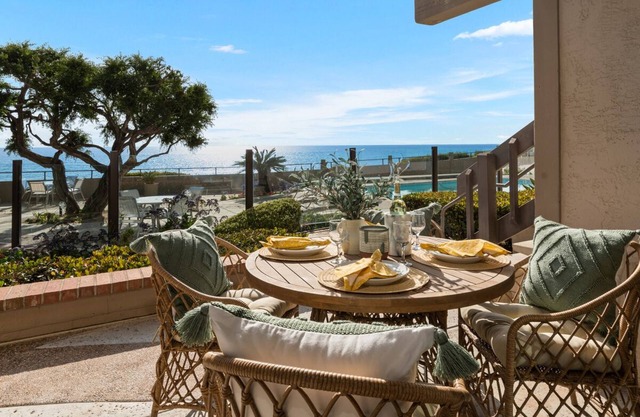 Poolside and Beachfront Remodeled Close to Everything!