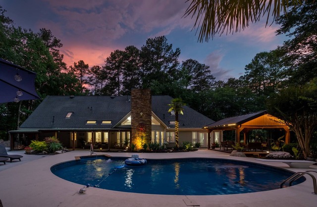Poolside Farm Serenity: Pet-Caring and Cozy Gazebo