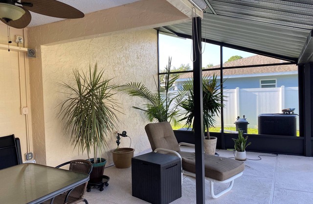 Poolside Guesthouse near Nature Trails