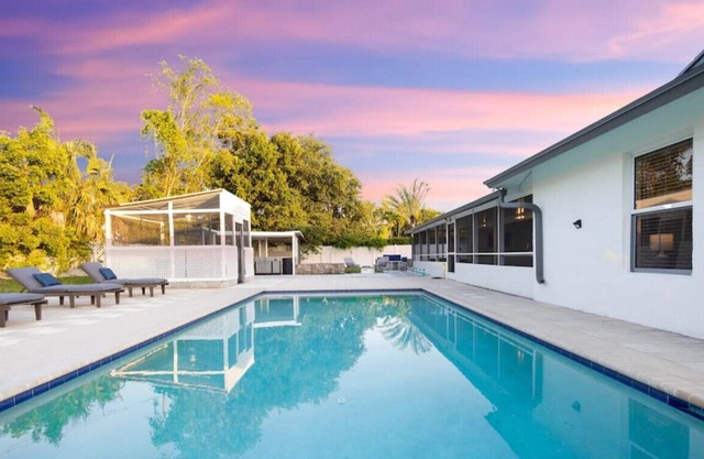 Poolside Oasis in the heart of Royal Palm Beach