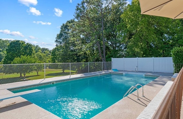 Poolside Paradise-Kayaks/SUPs, Private Pool, Billiards, Foosball