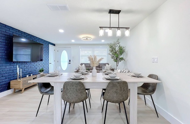 Poolside Paradise Near Siesta Key Beach