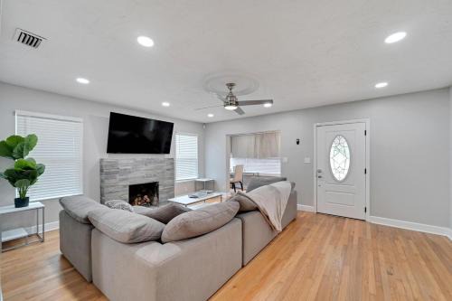 Poolside Paradise - Spacious - Peaceful Patio