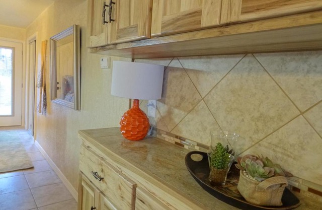 Poolside Queen Cabana with two queen beds, full kitchen and pool access overlooking Lake Ouachita, Hotel Room