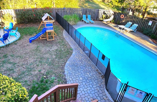Poolside Retreat - spacious 4-bedroom retreat with hot tub, in-home gym and more