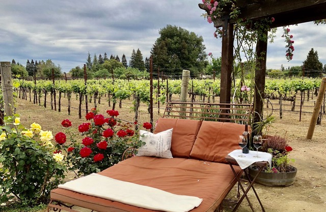 Suite Rose Garden privée à côté du vignoble et de la piscine - Entrée privée