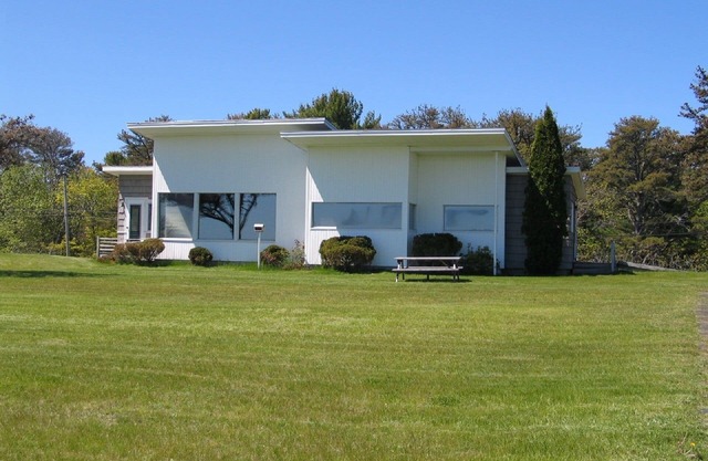 Popham Beachfront And Oceanfront Cottage