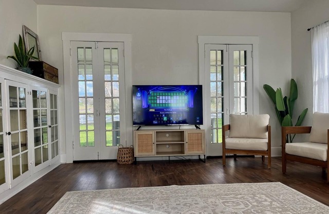 Poplar Farm-Historic Farmhouse near wineries, SLO