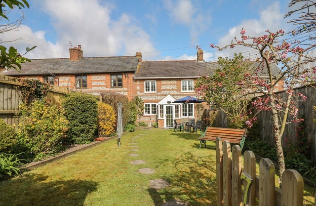 Poppy Cottage, CHARLTON MARSHALL