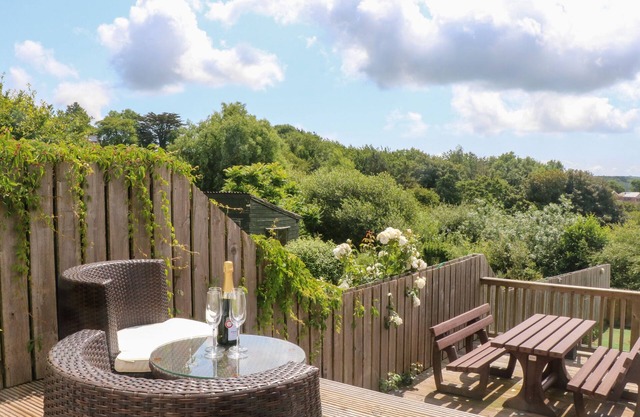 POPPY COTTAGE, pet friendly, country holiday cottage in Blackawton