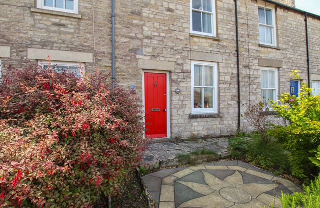 POPPY COTTAGE, pet friendly, character holiday cottage in Swanage