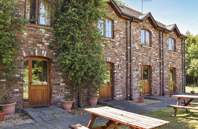 Poppy Cottage - UK40102