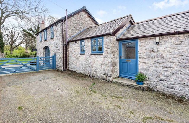 Popty Bach, HENLLAN