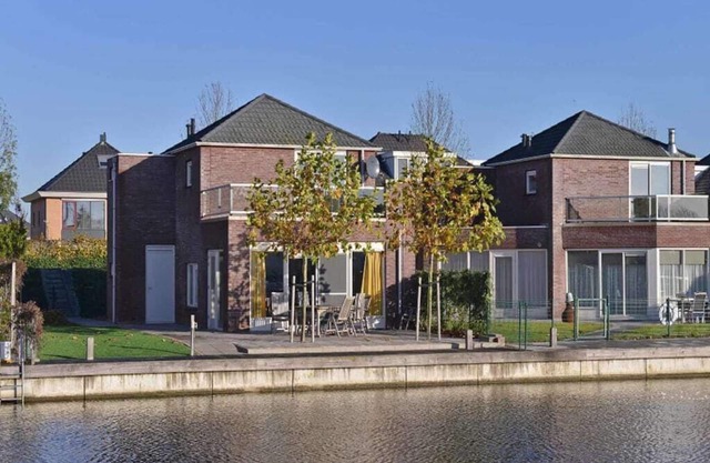 Une maison populaire chez les locataires, bien ordonnée, bien rangée et complète. La maison dispose