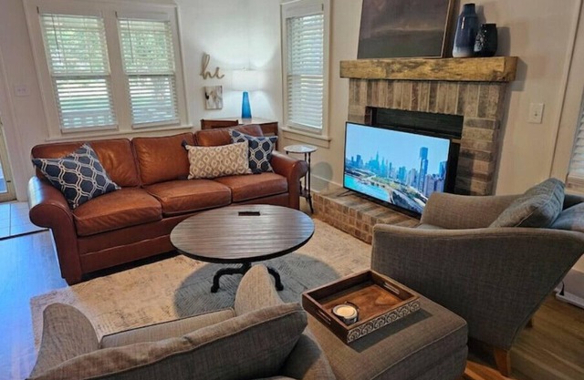 Porch Swing Place - Newly Renovated Charm