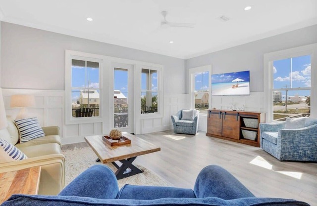 Porpoise-full Life, spacious 4 BEDROOM beach home with POOL
