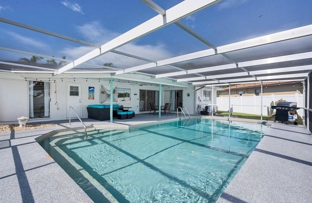 Port Charlotte 2 Bedroom Private Pool Dog Friendly Home