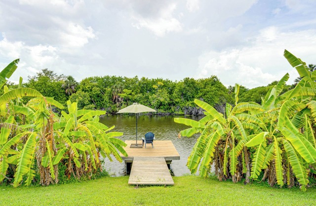 Port Charlotte Home w/ Sunroom, Grill & Fire Pit!