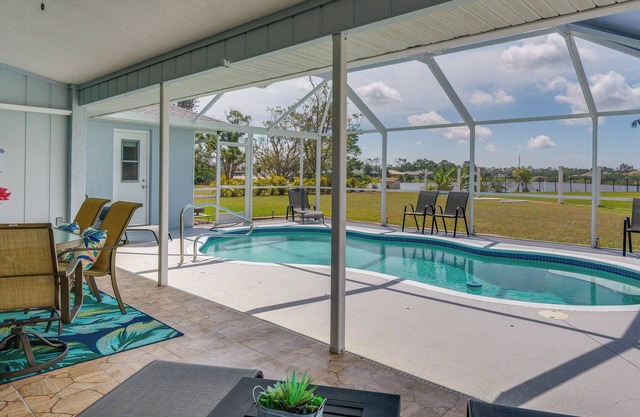 Port Charlotte Home w/ Pool - 8 Mi to Beaches!