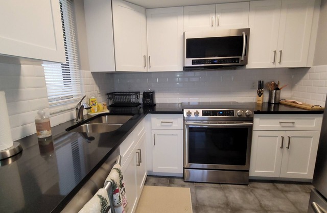 Port Charlotte stylish apartment
