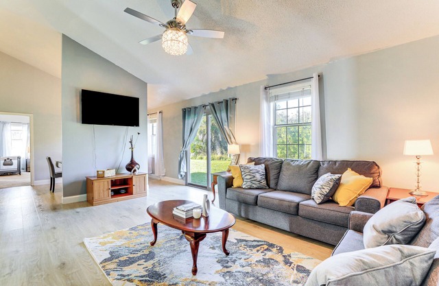 Port Charlotte Home Near Beaches & Dining