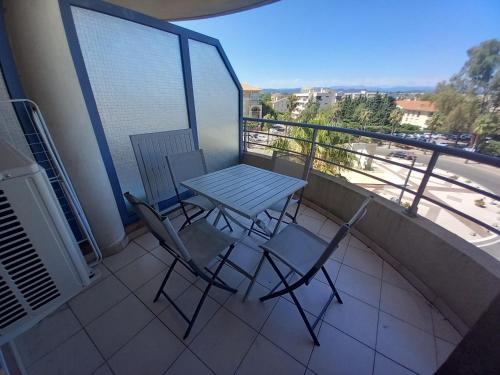 Port Frejus, joli studio cabine bien equipe, clima