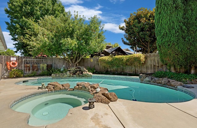 Port Place | Hot Tub, Pool, BBQ, Amazing Location!