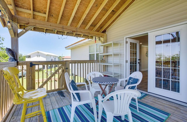Port Sulphur Retreat w/ 2 Balconies & Bayou Access