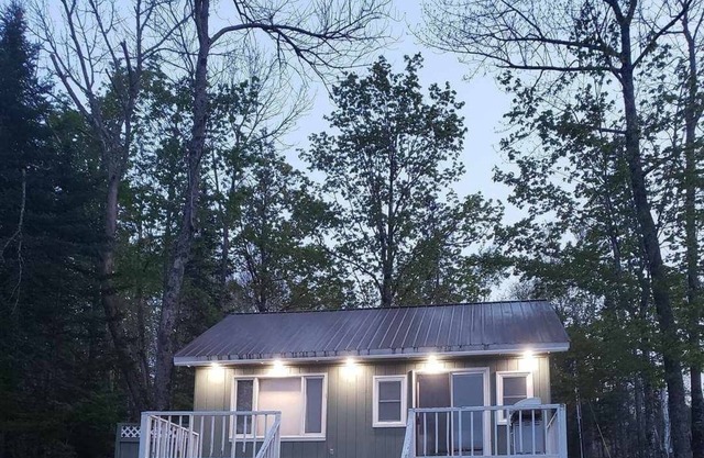 Portage Lakefront Cottage