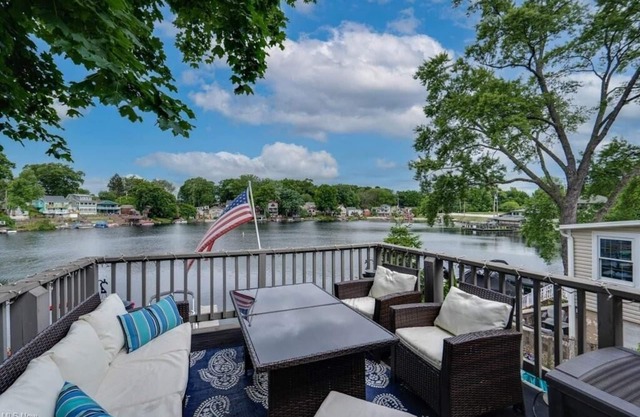 Portage Lakes Escape - 5 Bedroom Lakefront Home