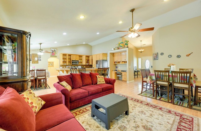Porterville Getaway w/ Patio + Valley Views!