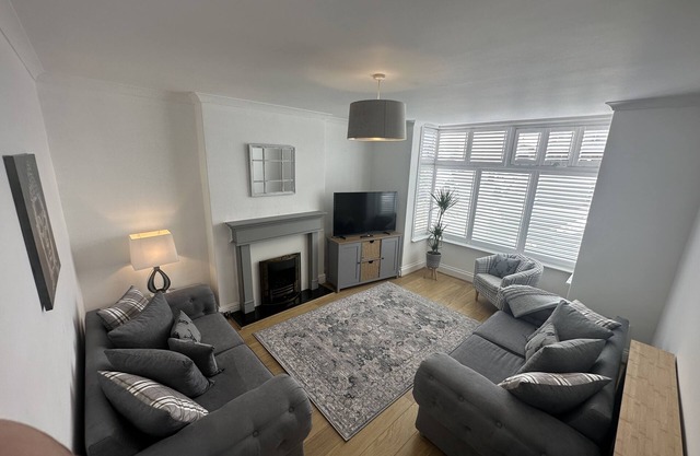 Porth View Newquay, Stones throw from Porth beach, Brand new for 2024!