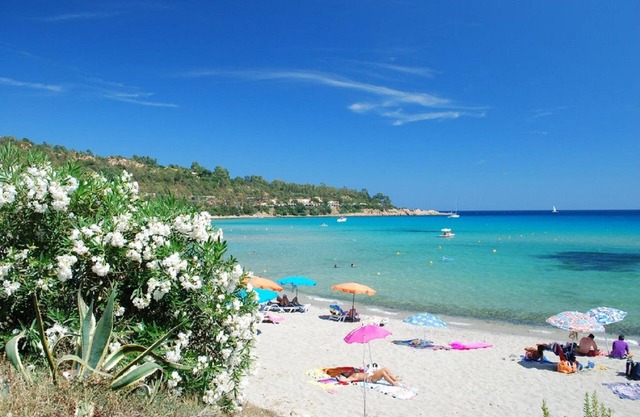 Partie de VILLA avec VERANDA à 2 pas de la plage