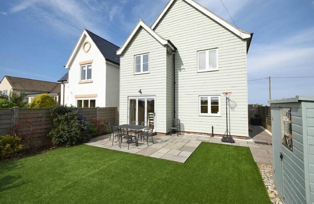 PORTLAND, pet friendly, country holiday cottage in Beadnell