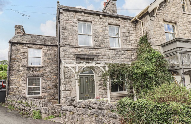 PORTOBELLO, pet friendly, with a garden in Lindale