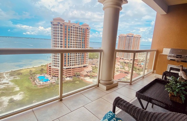 Portofino Pensacola Beach Paradise n2 bedroom 2 1/2 bath dolphin view room