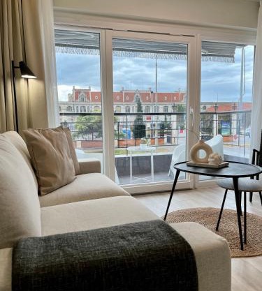 Portrait - Deluxe Living