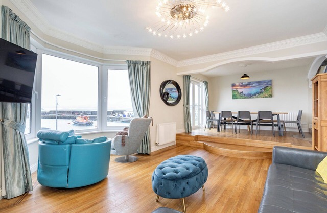 Portrush Harbour (Kerr St) maison de ville. 19 personnes.