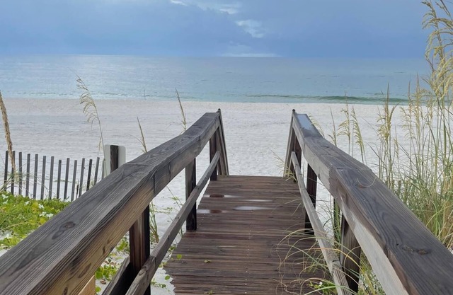 Portside Villa #36 Pet-Friendly Beachfront Haven By DogBeach