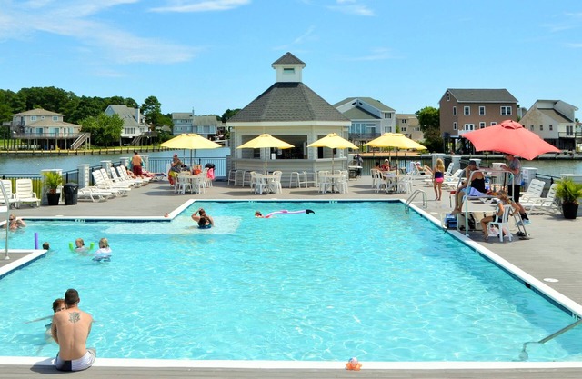 Poseidon's Oasis - Pet friendly, Screened porch!